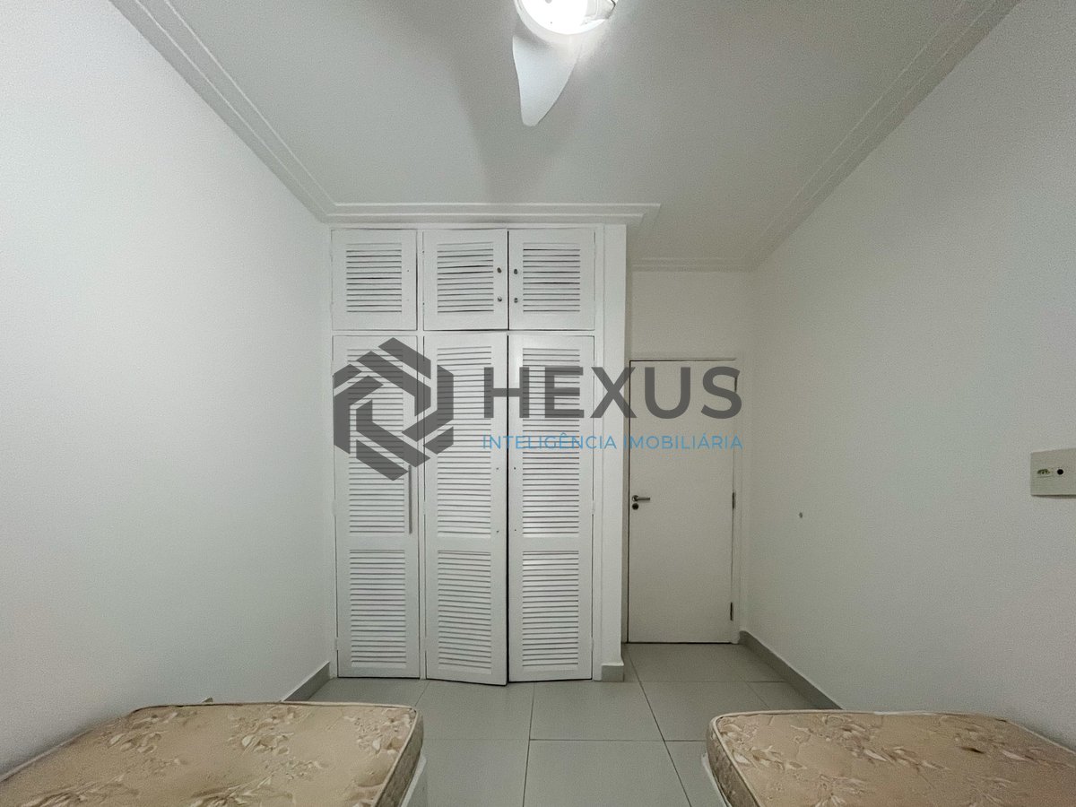 Foto 14 de Apartamento reformado com varanda na beira mar da Praia das Pitangueiras, Guaruja