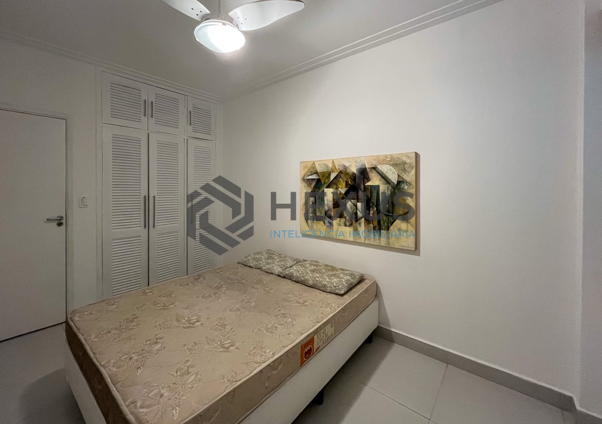 Foto 16 de Apartamento reformado com varanda na beira mar da Praia das Pitangueiras, Guaruja