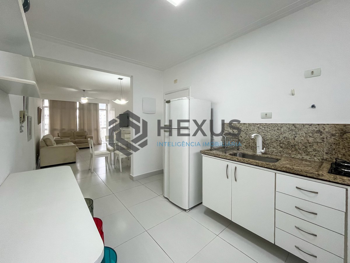 Foto 9 de Apartamento reformado com varanda na beira mar da Praia das Pitangueiras, Guaruja