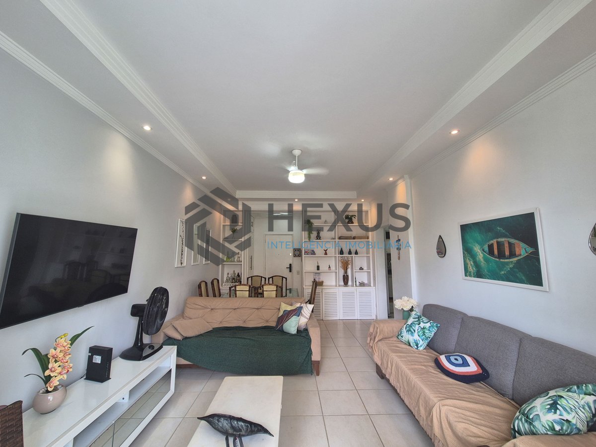Foto 3 de Apartamento com varanda e vista mar na beira mar da Praia das Pitangueiras, Guaruja