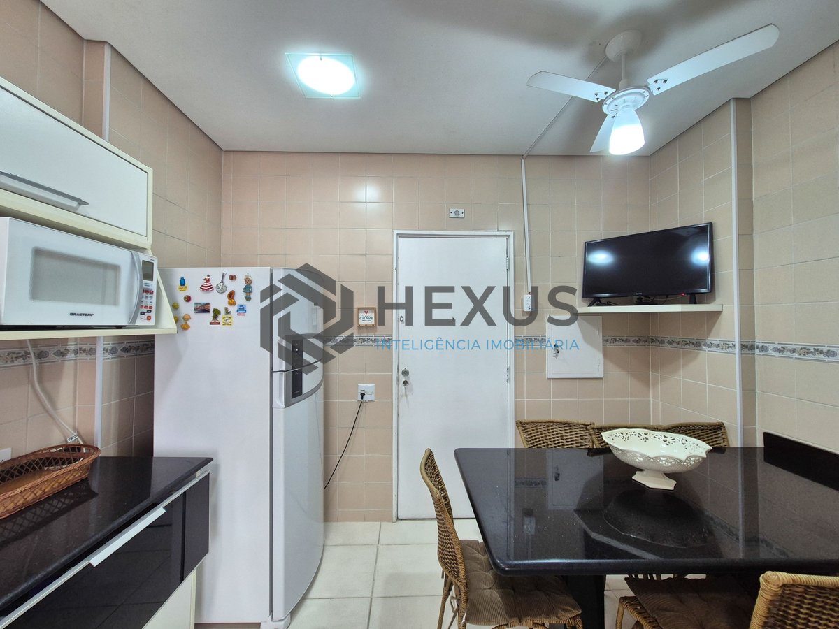 Foto 22 de Apartamento com varanda e vista mar na beira mar da Praia das Pitangueiras, Guaruja