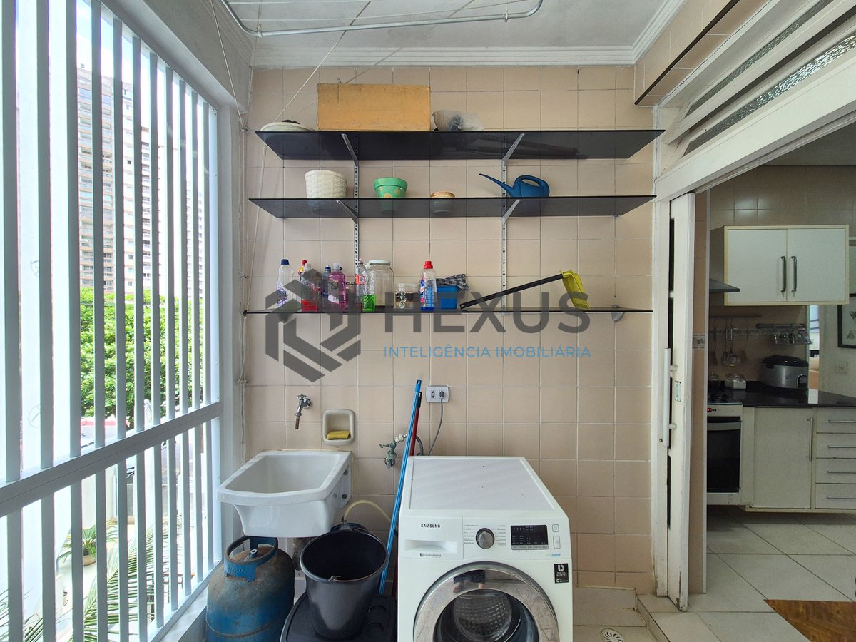 Foto 25 de Apartamento com varanda e vista mar na beira mar da Praia das Pitangueiras, Guaruja