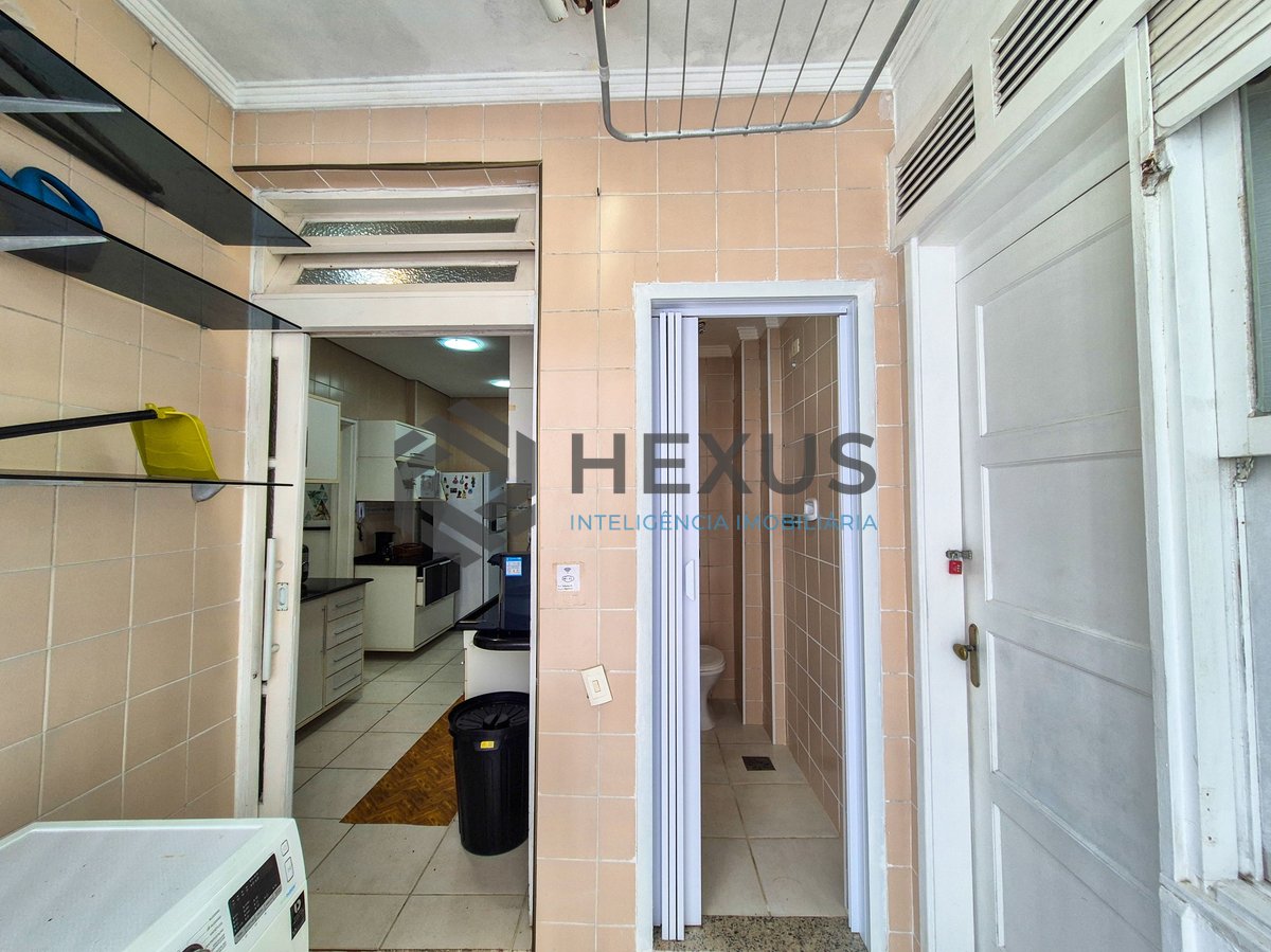 Foto 27 de Apartamento com varanda e vista mar na beira mar da Praia das Pitangueiras, Guaruja