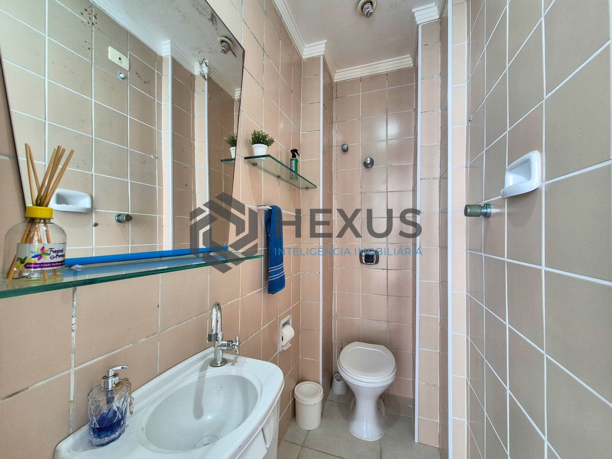 Foto 28 de Apartamento com varanda e vista mar na beira mar da Praia das Pitangueiras, Guaruja