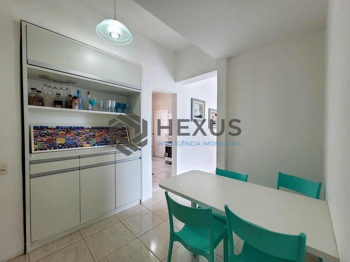 Foto 13 de Apartamento com varanda e vista mar na beira mar da Praia das Pitangueiras, Guaruja