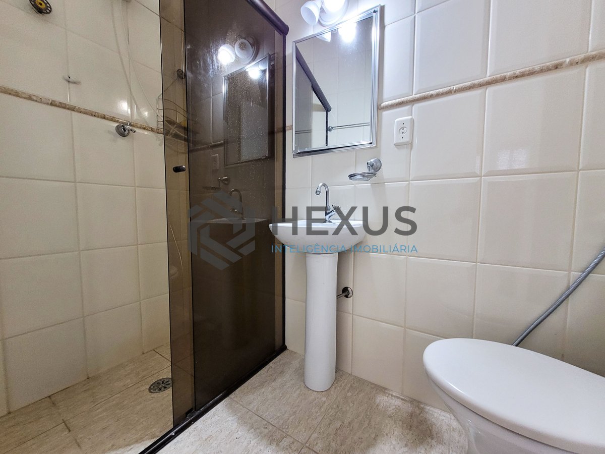Foto 16 de Apartamento com varanda e vista mar na beira mar da Praia das Pitangueiras, Guaruja