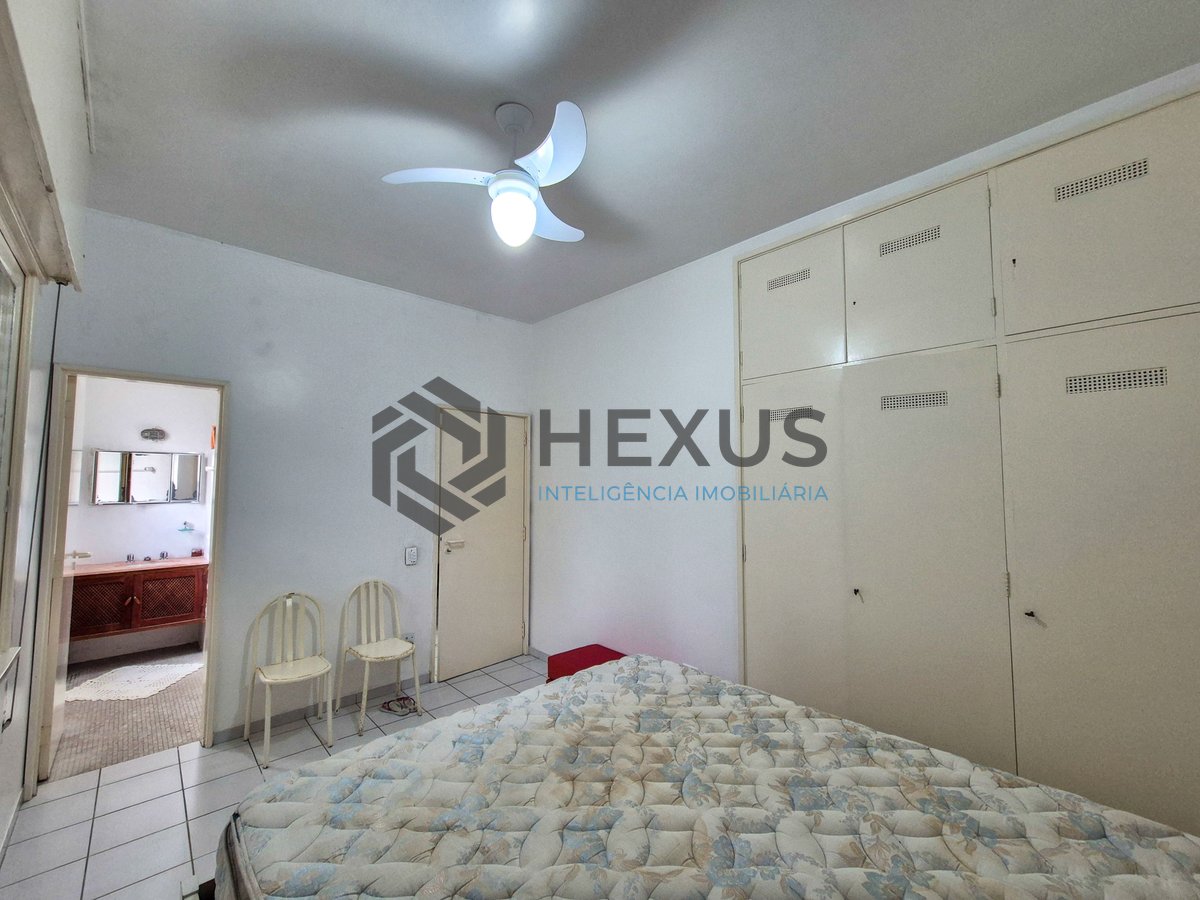 Foto 15 de Apartamento beira mar com varanda na Praia das Pitangueiras, Guaruja