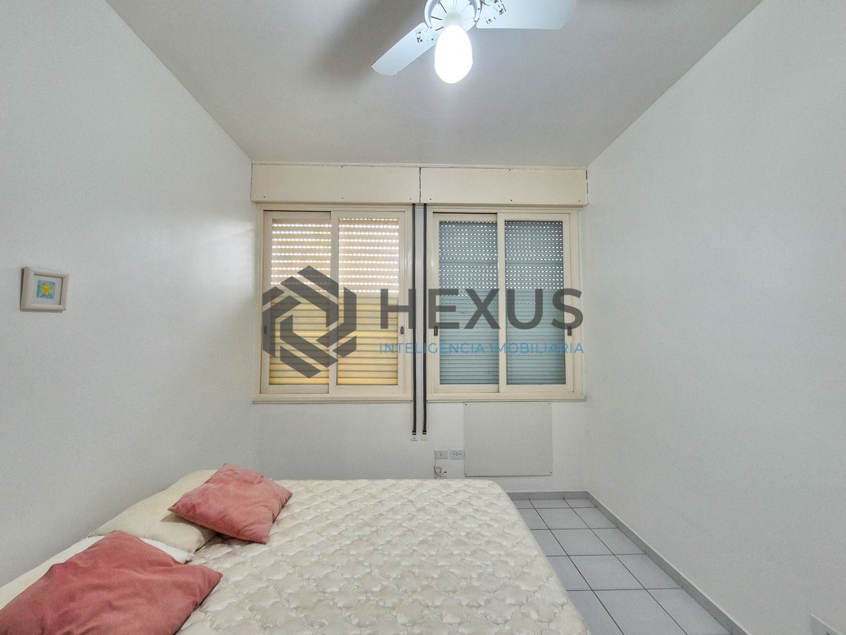 Foto 8 de Apartamento beira mar com varanda na Praia das Pitangueiras, Guaruja