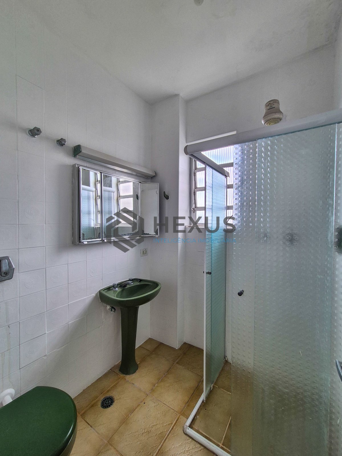 Foto 12 de Apartamento beira mar com varanda na Praia das Pitangueiras, Guaruja