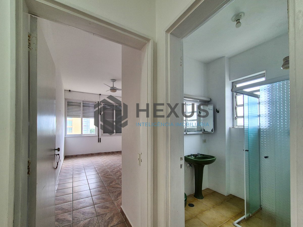 Foto 15 de Apartamento beira mar com varanda na Praia das Pitangueiras, Guaruja