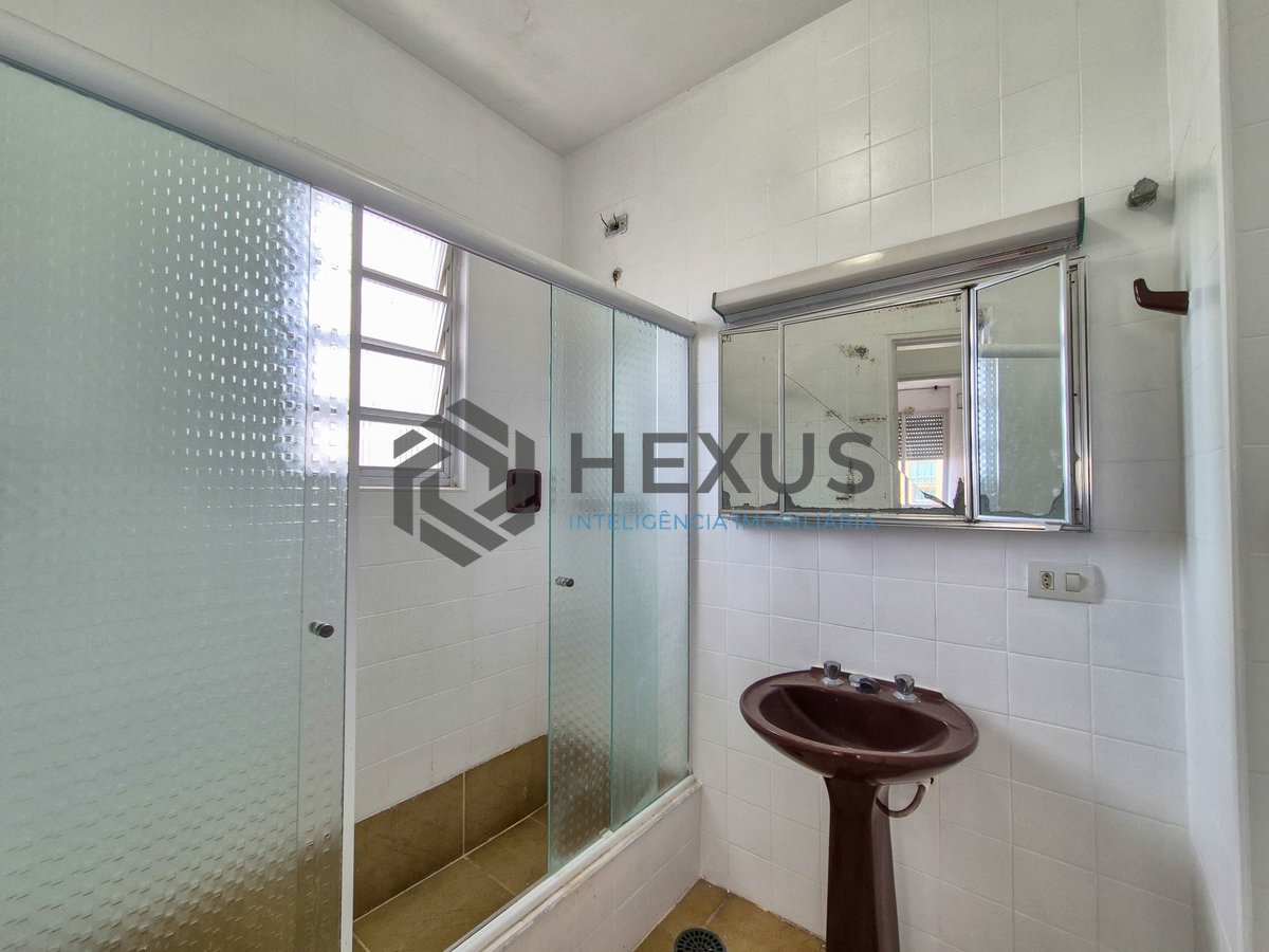 Foto 16 de Apartamento beira mar com varanda na Praia das Pitangueiras, Guaruja