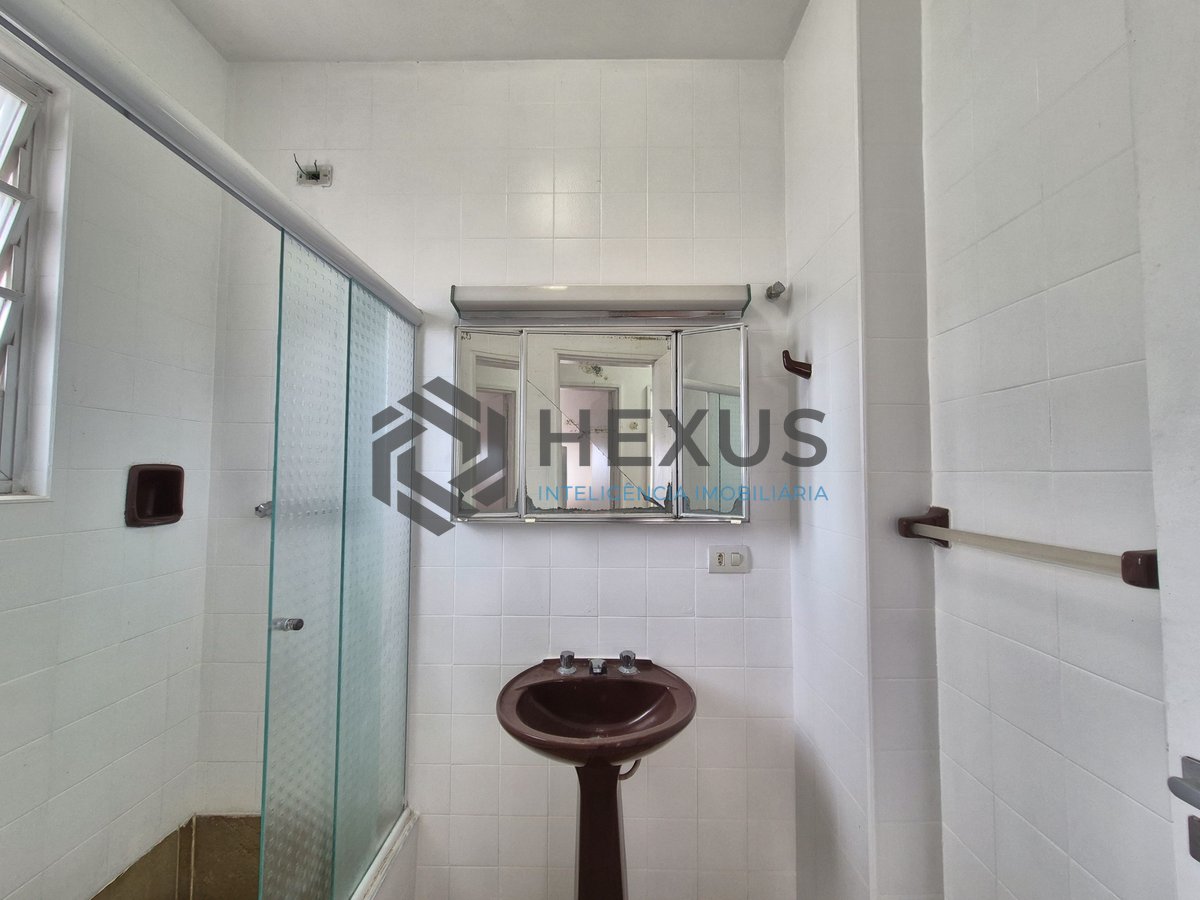Foto 17 de Apartamento beira mar com varanda na Praia das Pitangueiras, Guaruja
