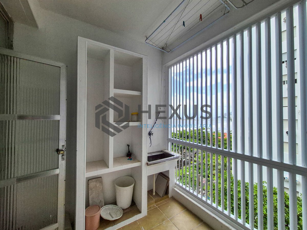 Foto 25 de Apartamento beira mar com varanda na Praia das Pitangueiras, Guaruja