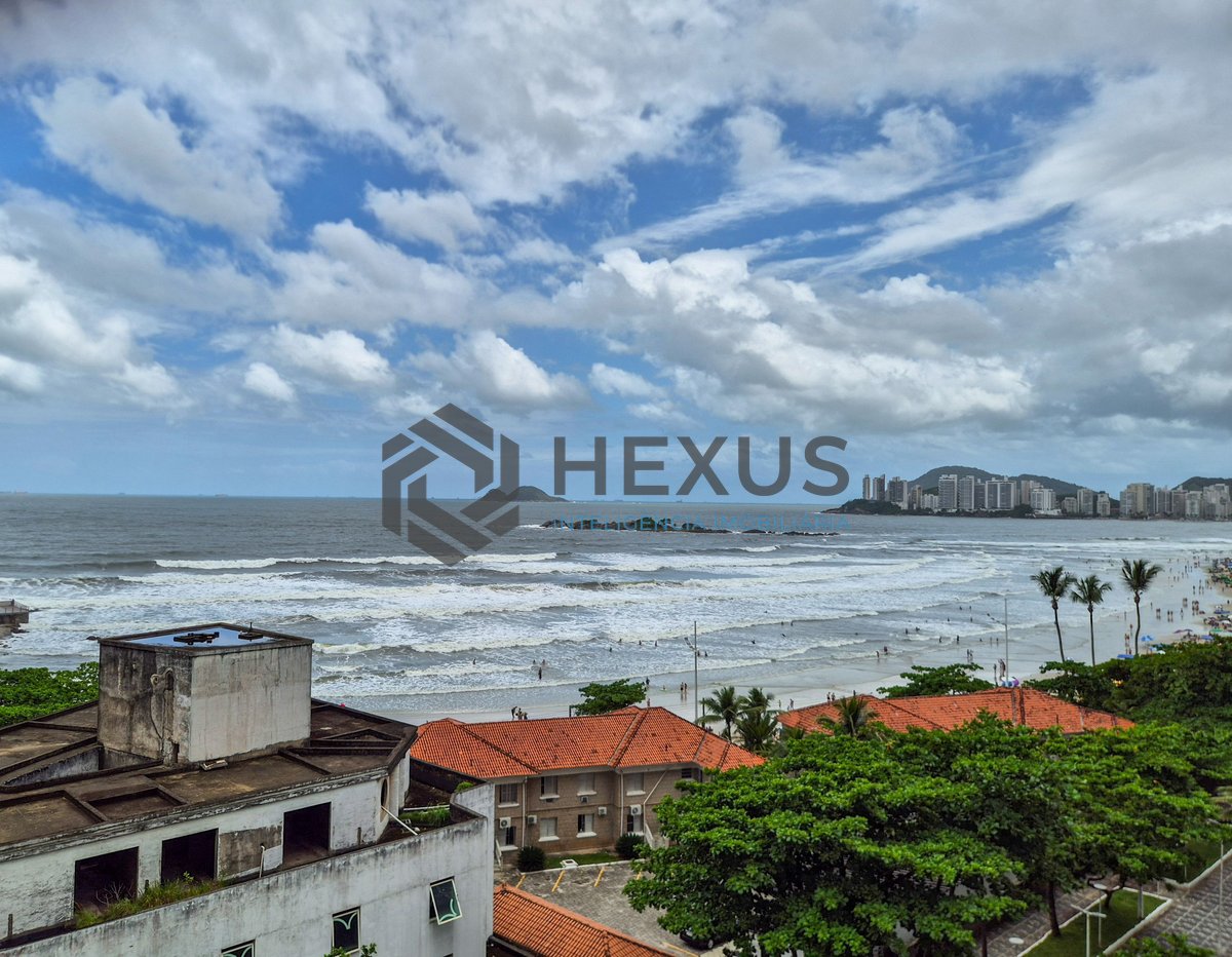 Foto 2 de Apartamento beira mar reformado com varanda na Praia das Pitangueiras, Guaruja
