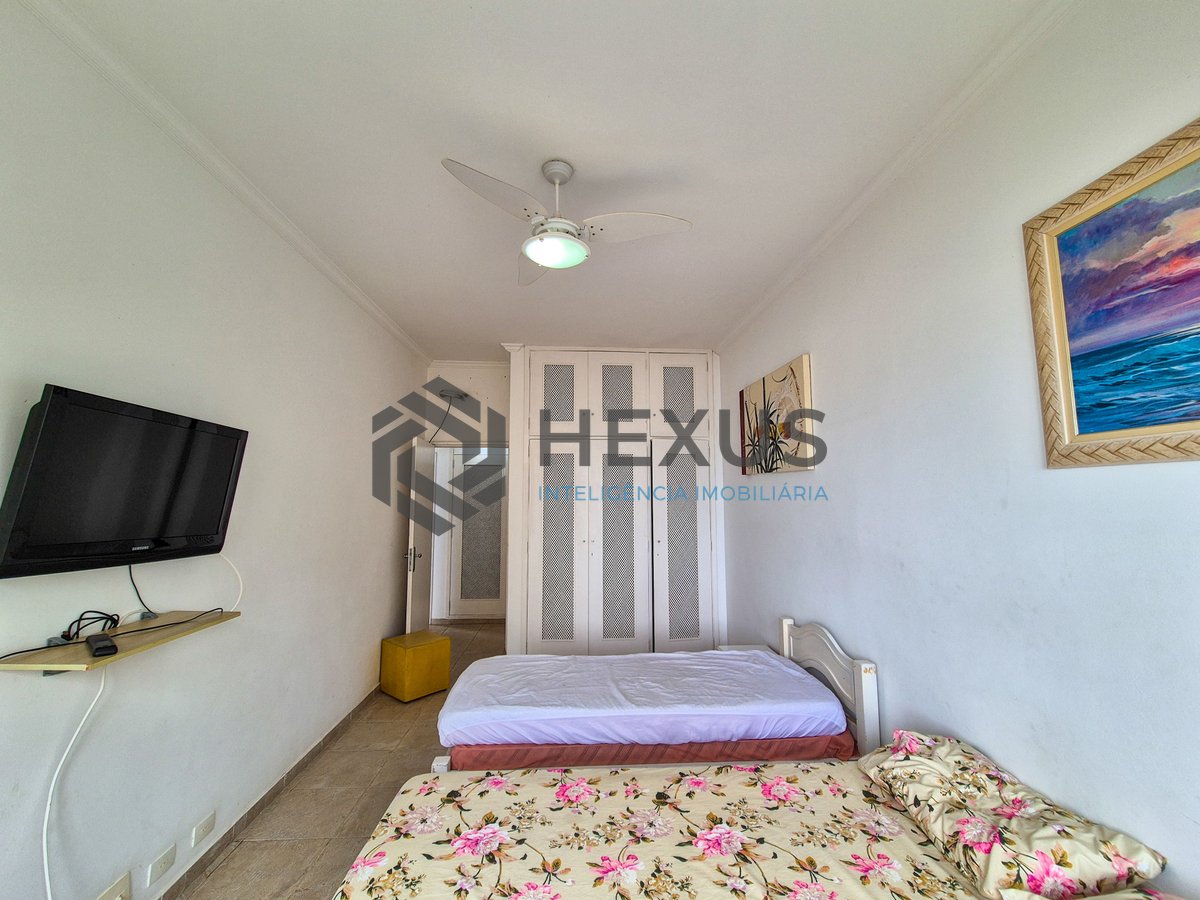 Foto 12 de Apartamento beira mar reformado com varanda na Praia das Pitangueiras, Guaruja