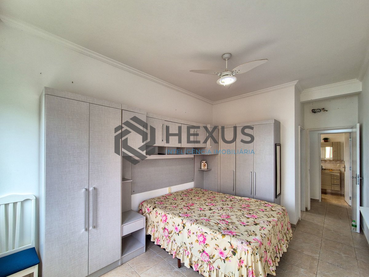 Foto 17 de Apartamento beira mar reformado com varanda na Praia das Pitangueiras, Guaruja