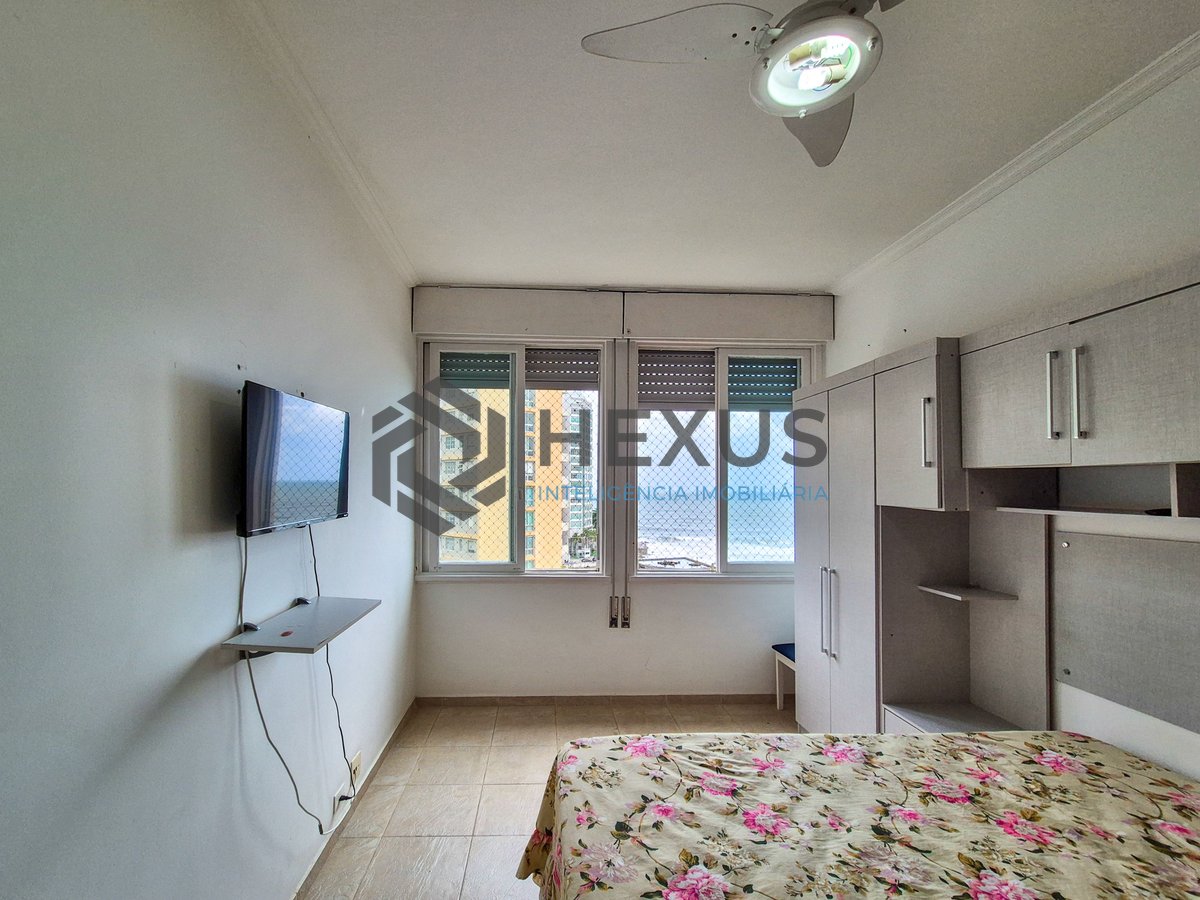 Foto 18 de Apartamento beira mar reformado com varanda na Praia das Pitangueiras, Guaruja