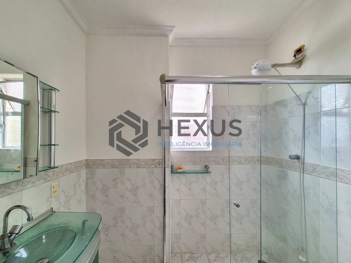 Foto 19 de Apartamento beira mar reformado com varanda na Praia das Pitangueiras, Guaruja