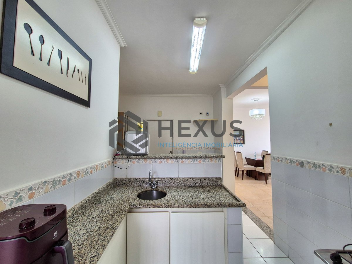 Foto 25 de Apartamento beira mar reformado com varanda na Praia das Pitangueiras, Guaruja
