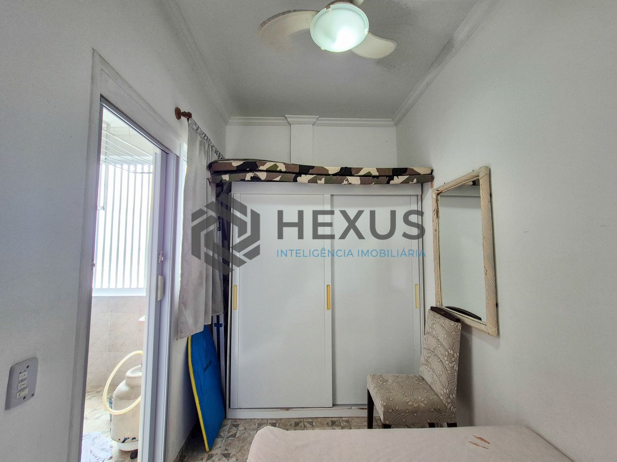 Foto 30 de Apartamento beira mar reformado com varanda na Praia das Pitangueiras, Guaruja