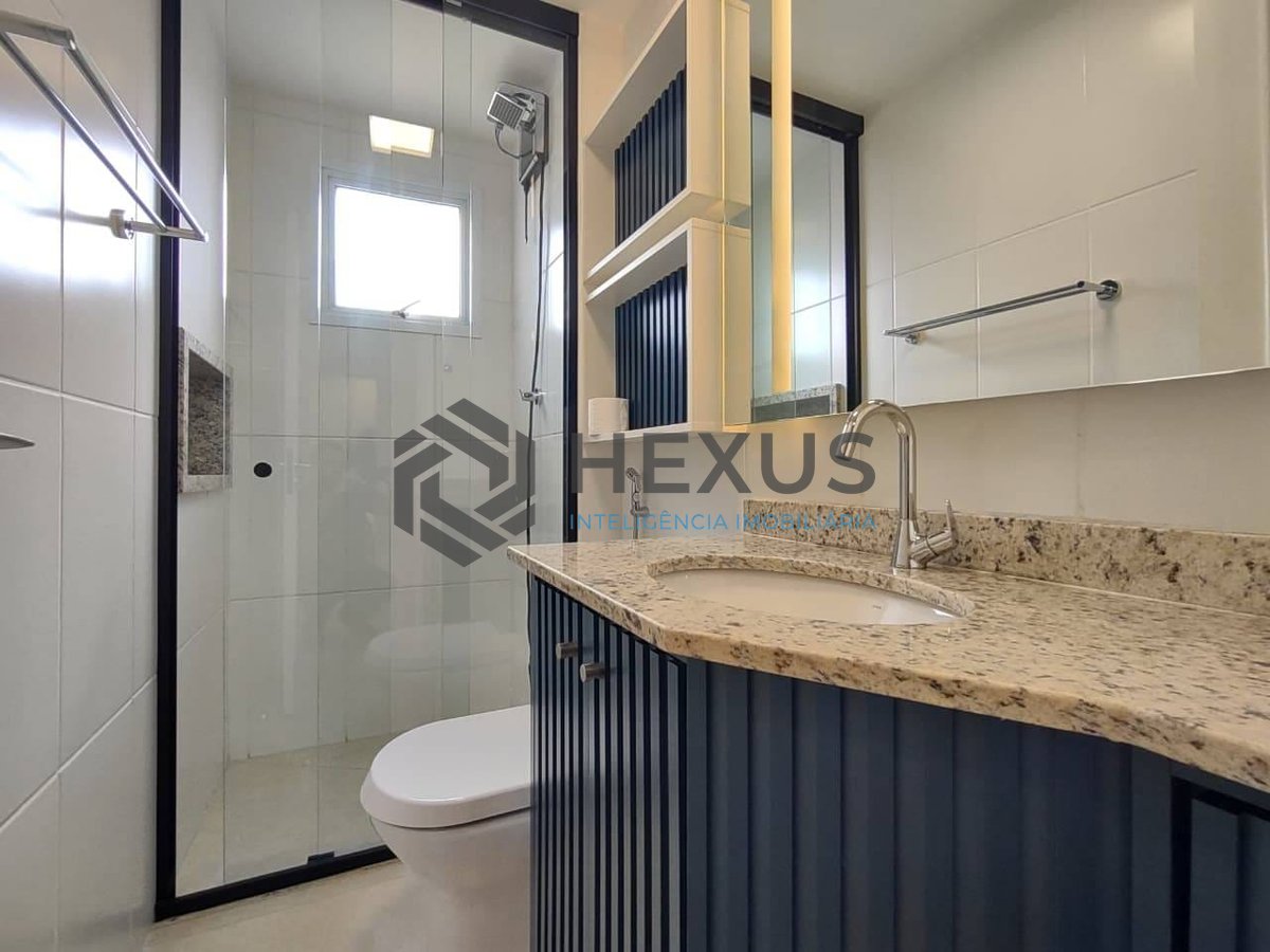 Foto 17 de Apartamento reformado com varanda gourmet vista mar na Praia da Enseada, Guaruja