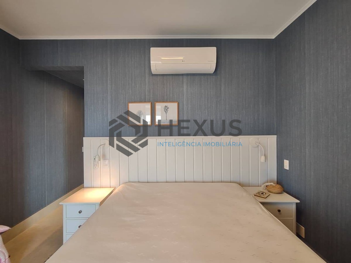 Foto 20 de Apartamento reformado com varanda gourmet vista mar na Praia da Enseada, Guaruja
