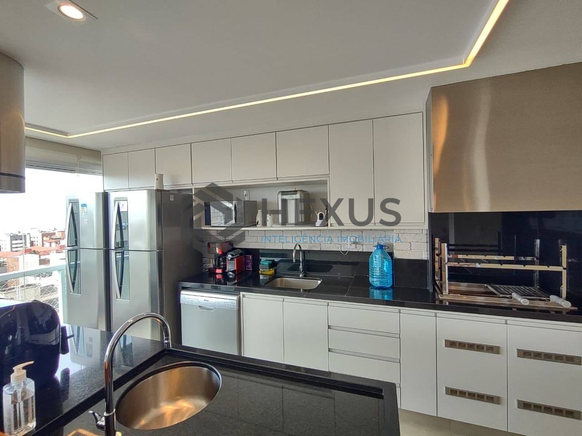 Foto 22 de Apartamento reformado com varanda gourmet vista mar na Praia da Enseada, Guaruja
