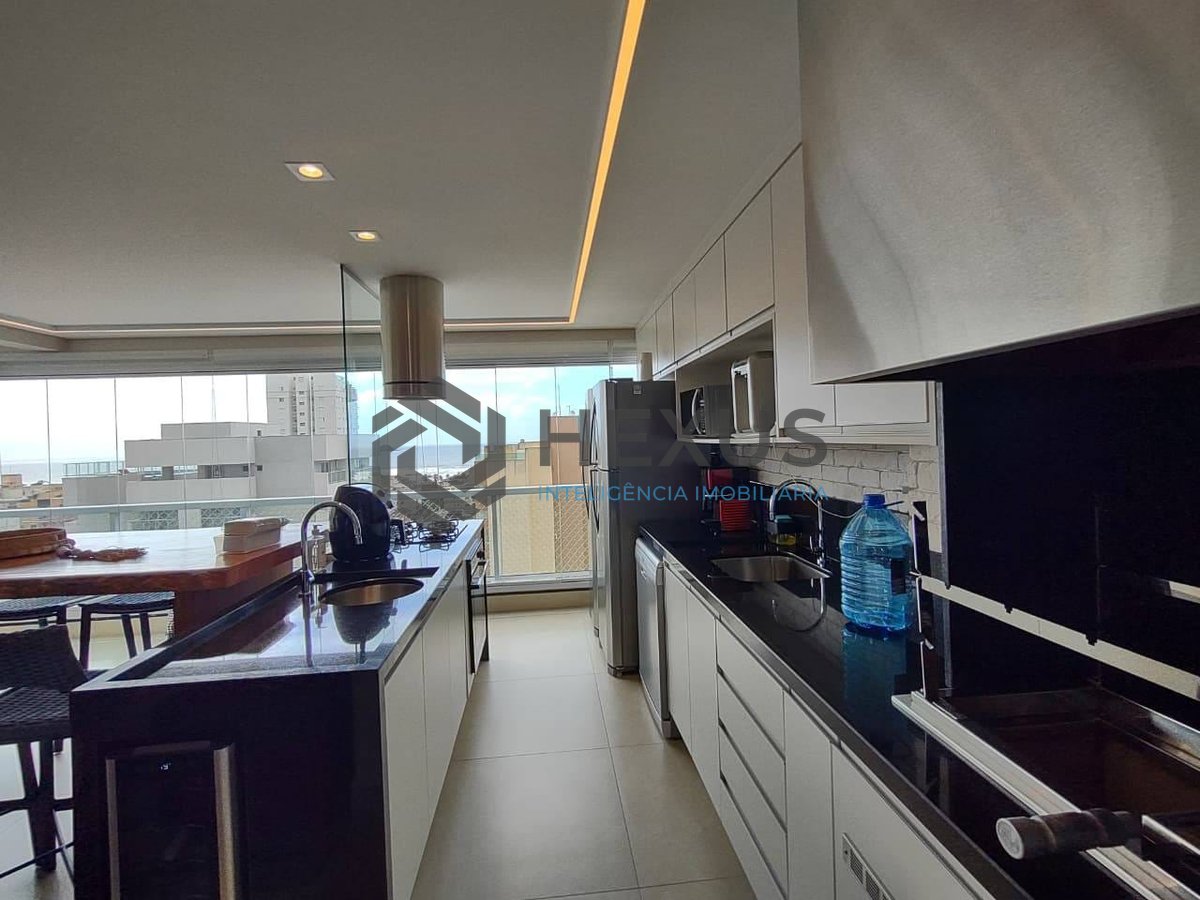 Foto 23 de Apartamento reformado com varanda gourmet vista mar na Praia da Enseada, Guaruja