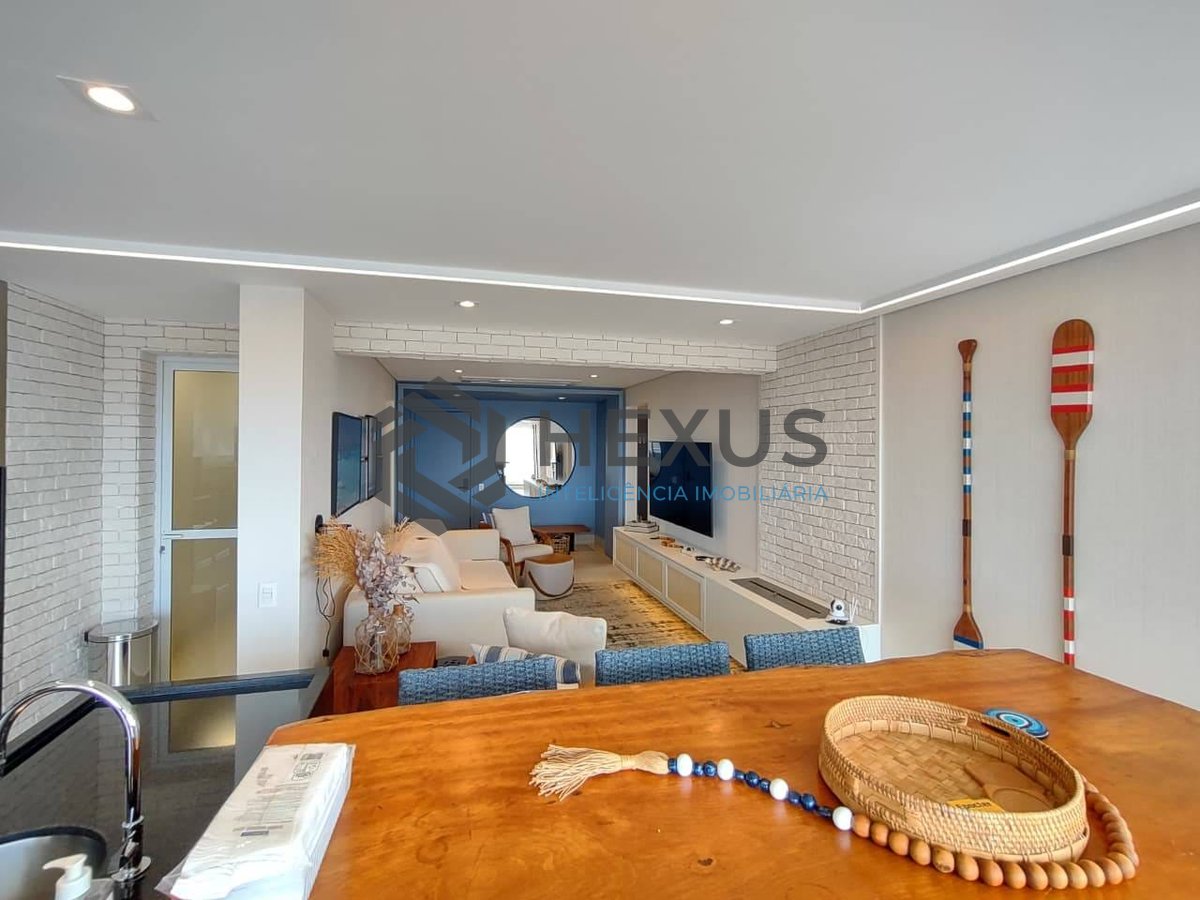 Foto 9 de Apartamento reformado com varanda gourmet vista mar na Praia da Enseada, Guaruja