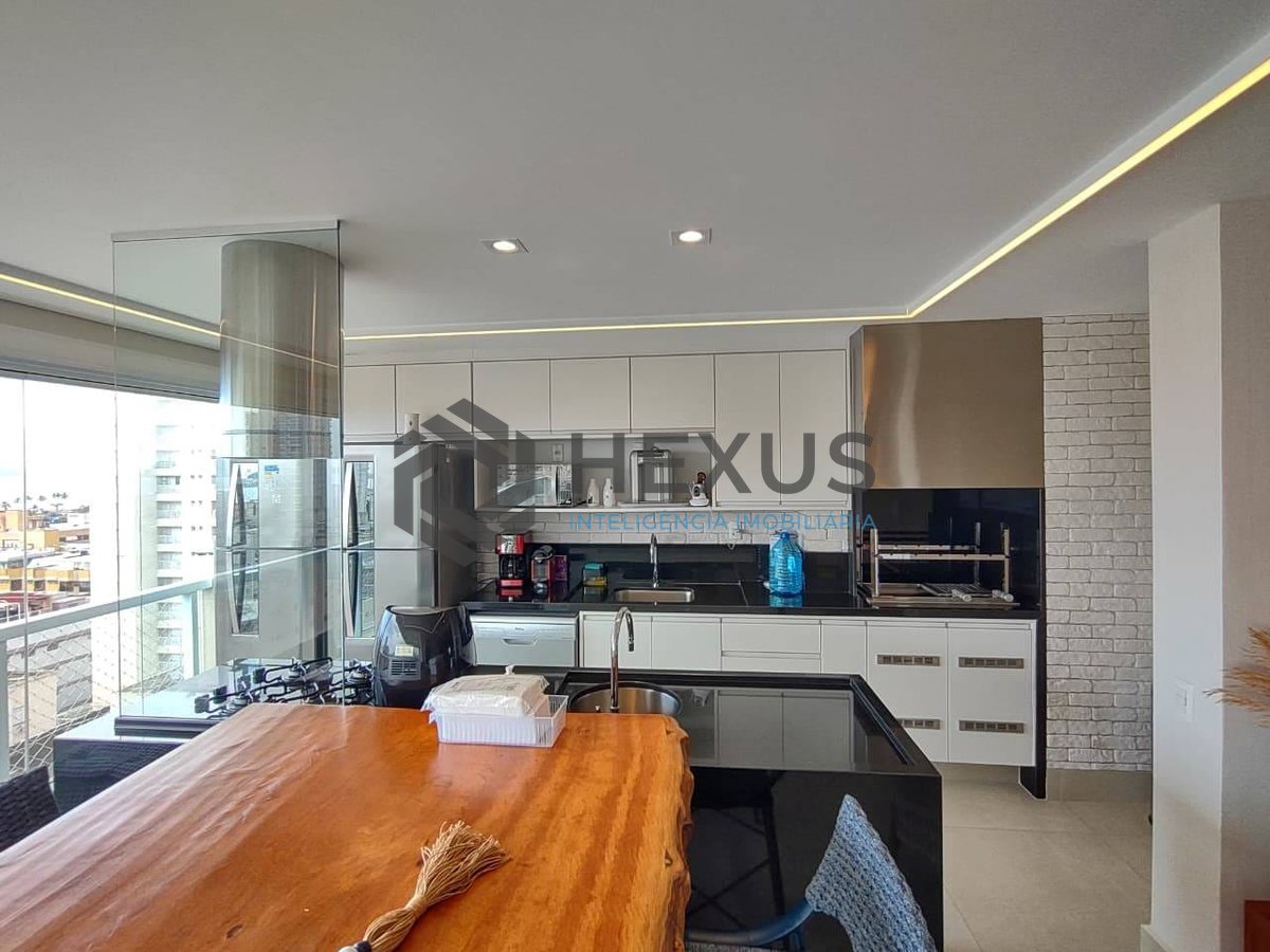 Foto 10 de Apartamento reformado com varanda gourmet vista mar na Praia da Enseada, Guaruja
