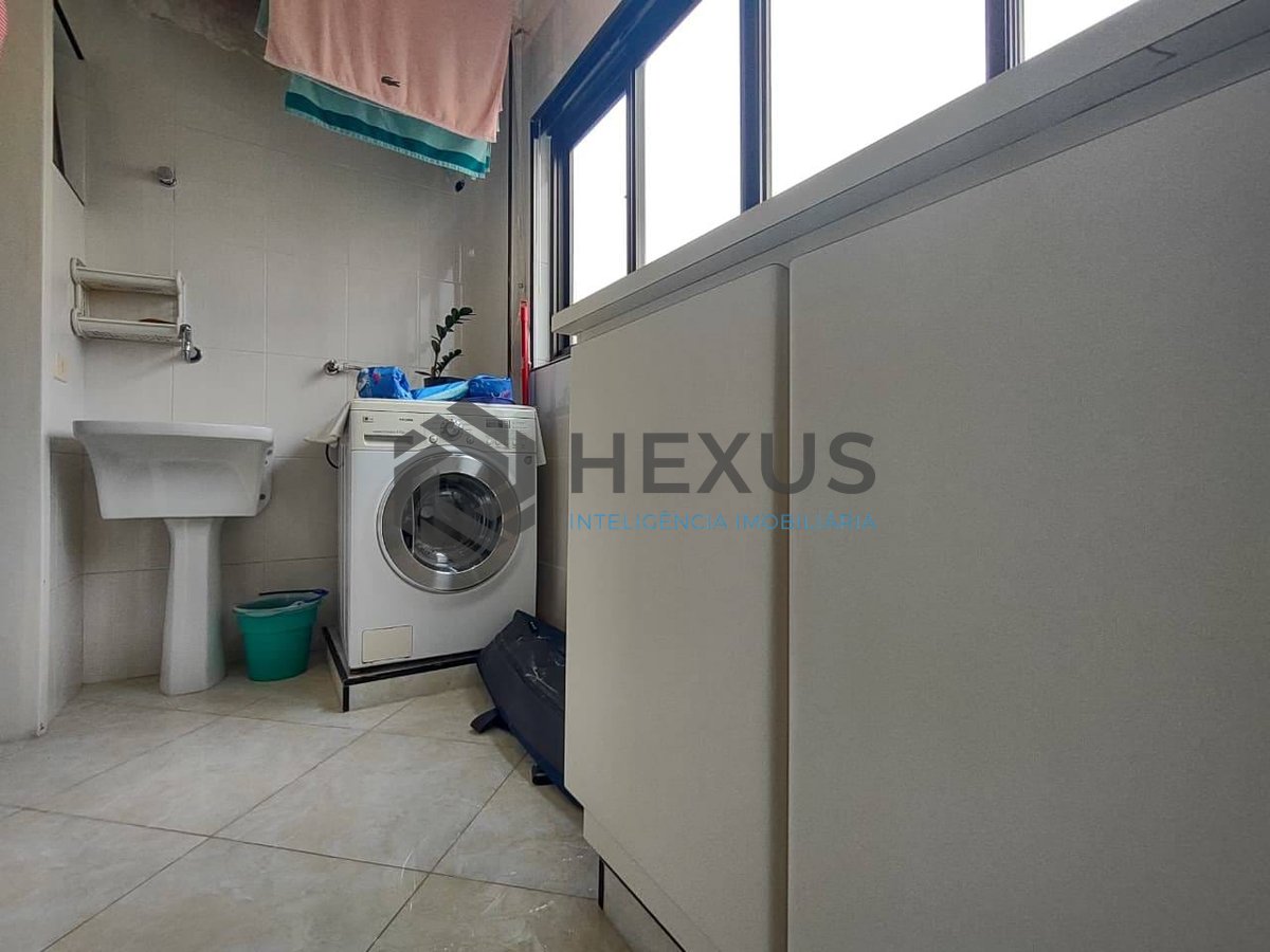 Foto 17 de Apartamento com varanda e lazer na Praia da Enseada, Guaruja