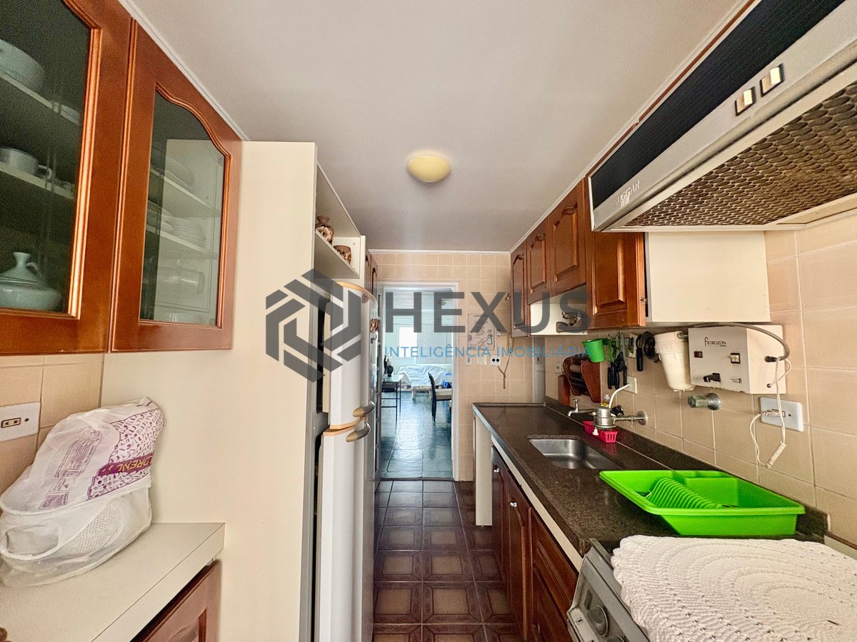 Foto 13 de Apartamento com varanda e lazer na Praia da Enseada, Guaruja