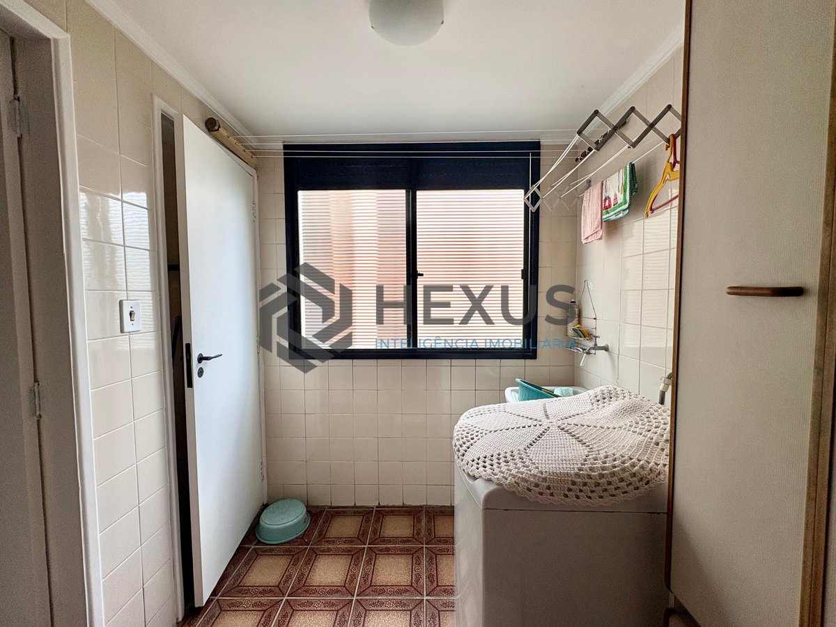 Foto 16 de Apartamento com varanda e lazer na Praia da Enseada, Guaruja