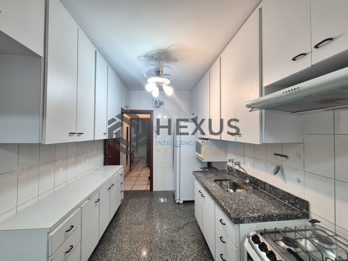 Foto 14 de Apartamento reformado e mobiliado a venda na praia das Pitangueiras Guaruja