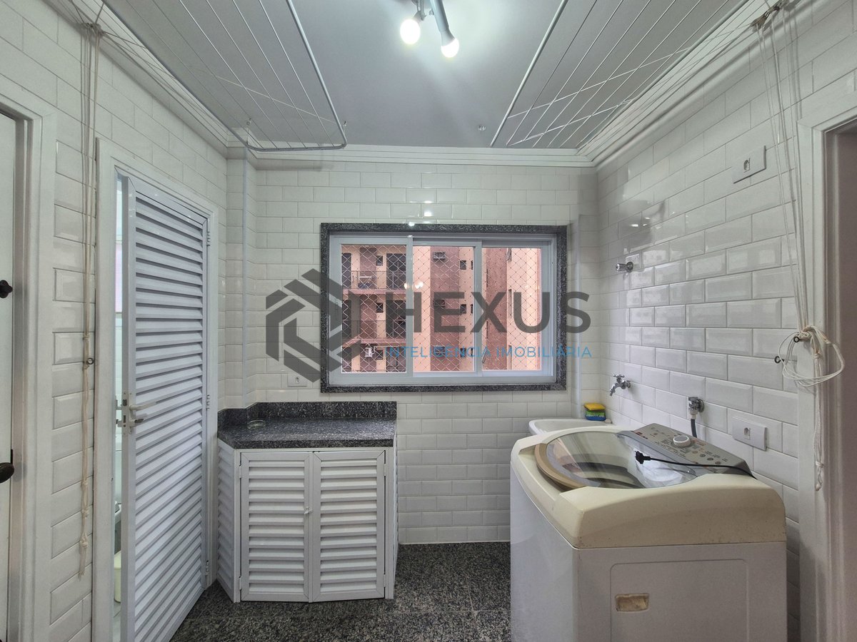 Foto 16 de Apartamento reformado e mobiliado a venda na praia das Pitangueiras Guaruja