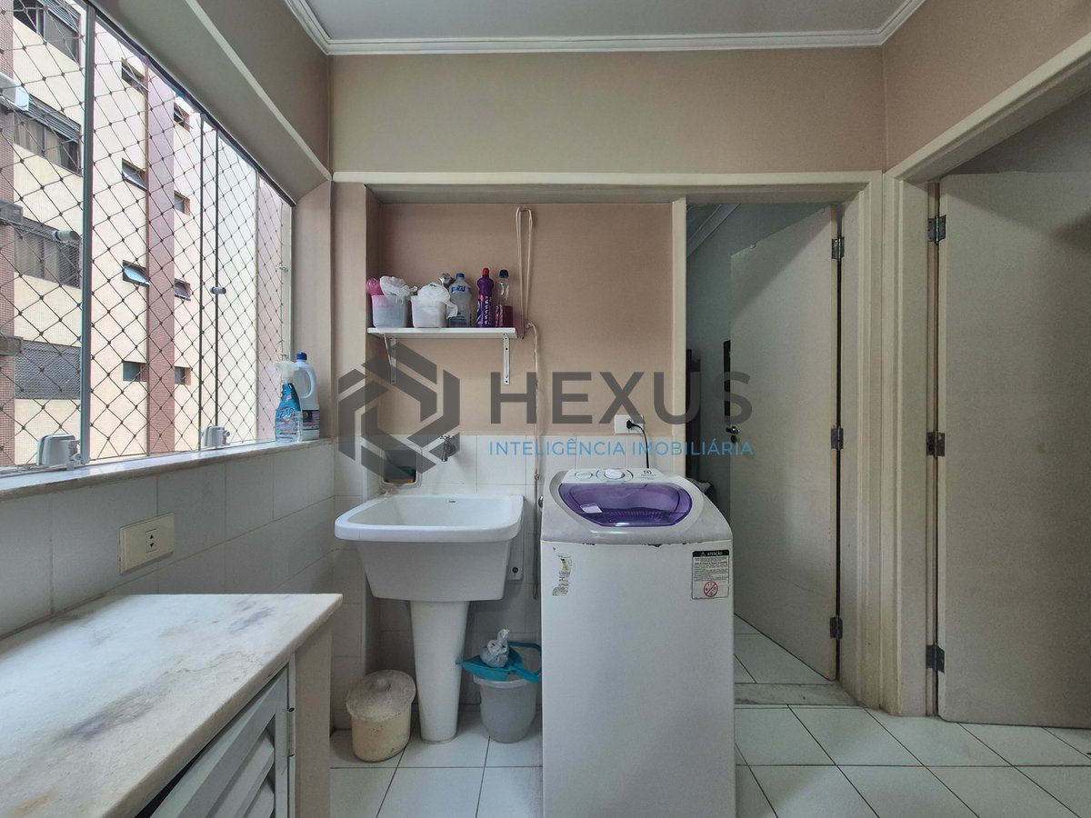 Foto 20 de Apartamento reformado na Praia das Pitangueiras, Guaruja