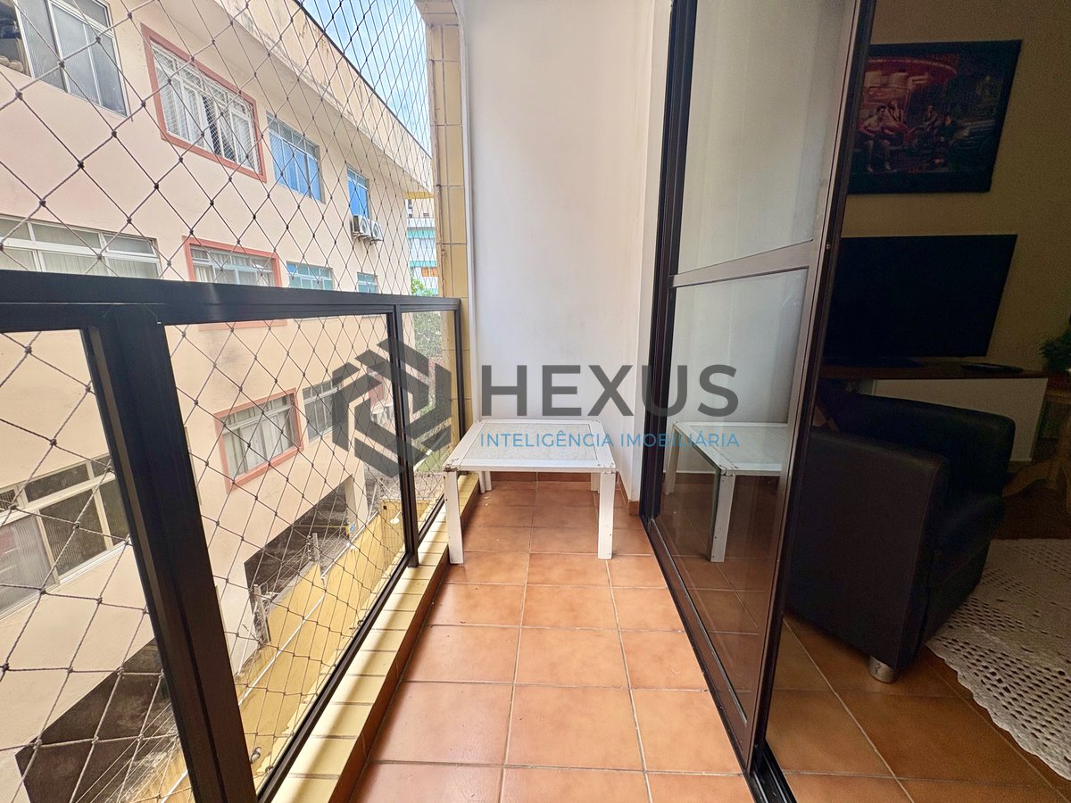 Foto 3 de Apartamento com varanda na Praia da Enseada, Guaruja