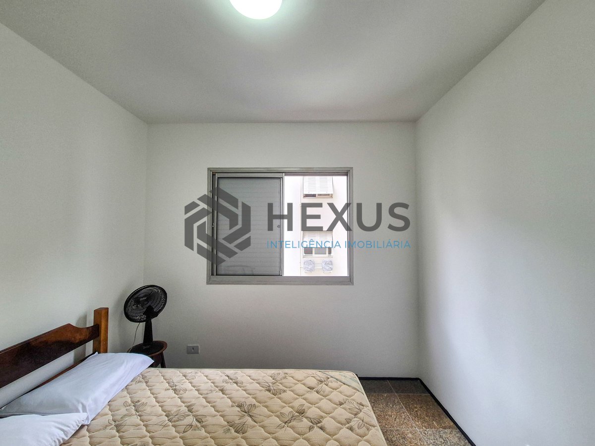 Foto 15 de Apartamento reformado com varanda e vista mar na quadra da praia das Pitangueiras, Guaruja