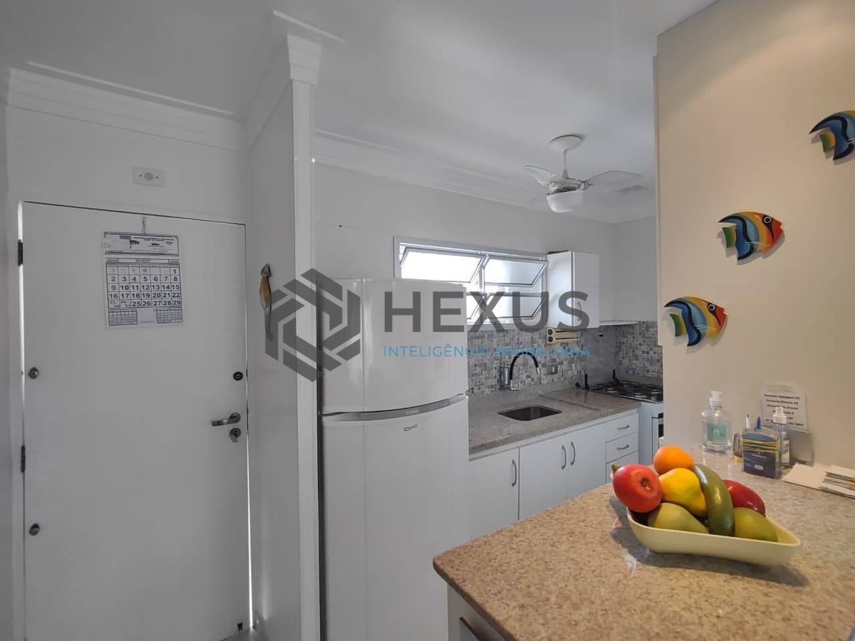 Foto 12 de Apartamento reformado com varanda e lazer na Praia da Enseada, Guaruja