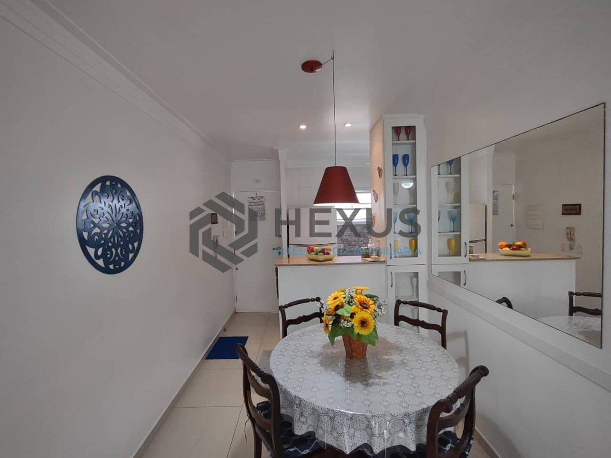 Foto 4 de Apartamento reformado com varanda e lazer na Praia da Enseada, Guaruja