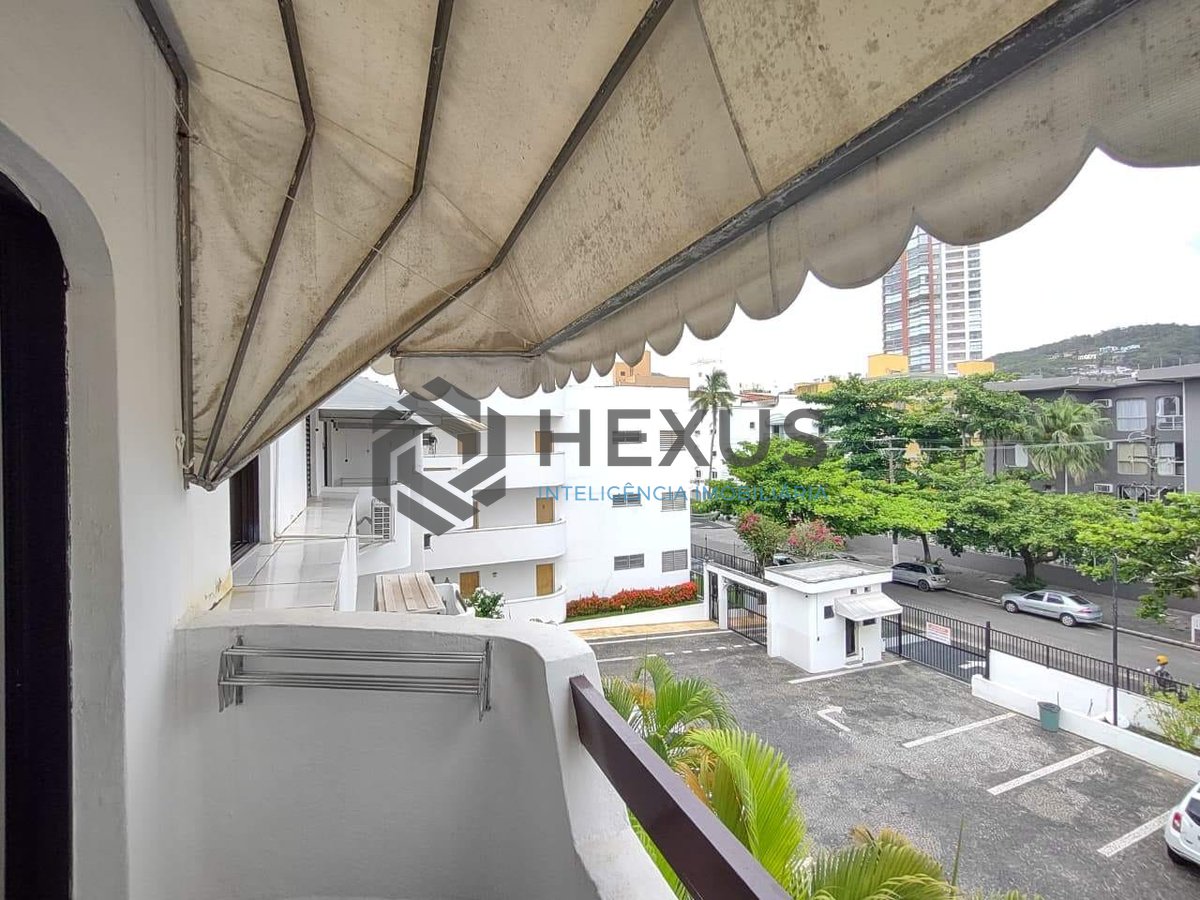 Foto 5 de Apartamento reformado com varanda e lazer na Praia da Enseada, Guaruja