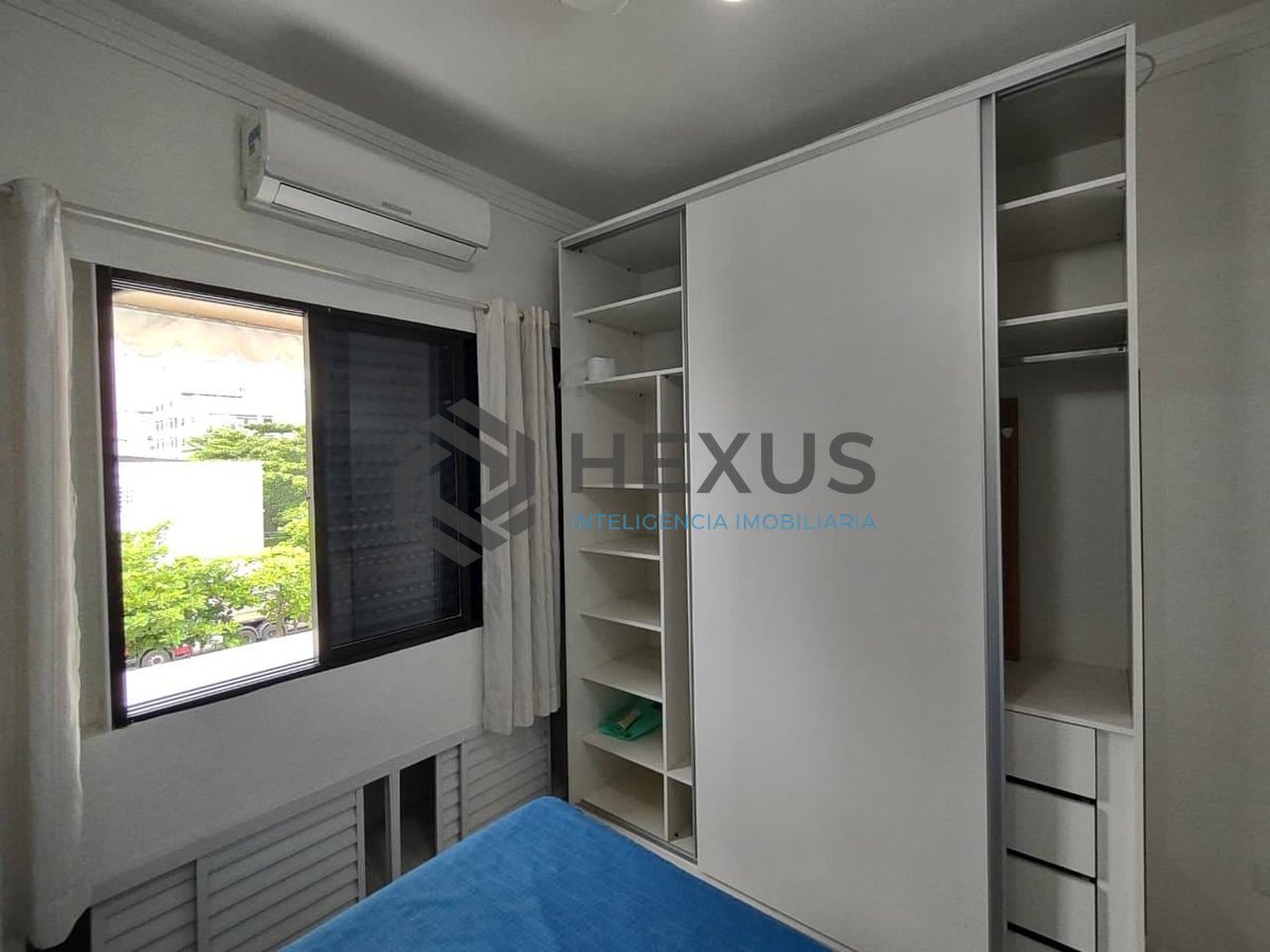 Foto 10 de Apartamento reformado com varanda e lazer na Praia da Enseada, Guaruja