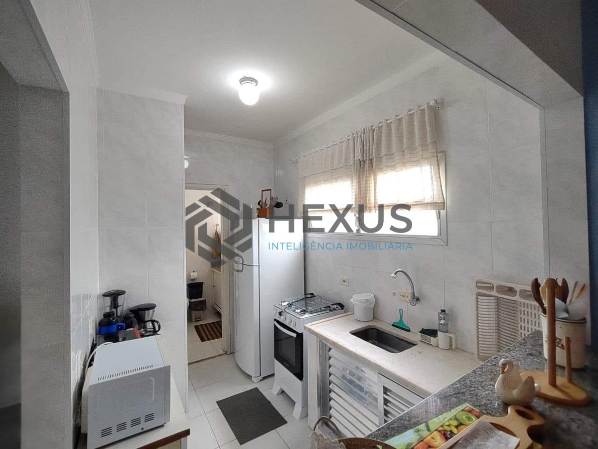 Foto 15 de Apartamento reformado com varanda e lazer na Praia da Enseada, Guaruja
