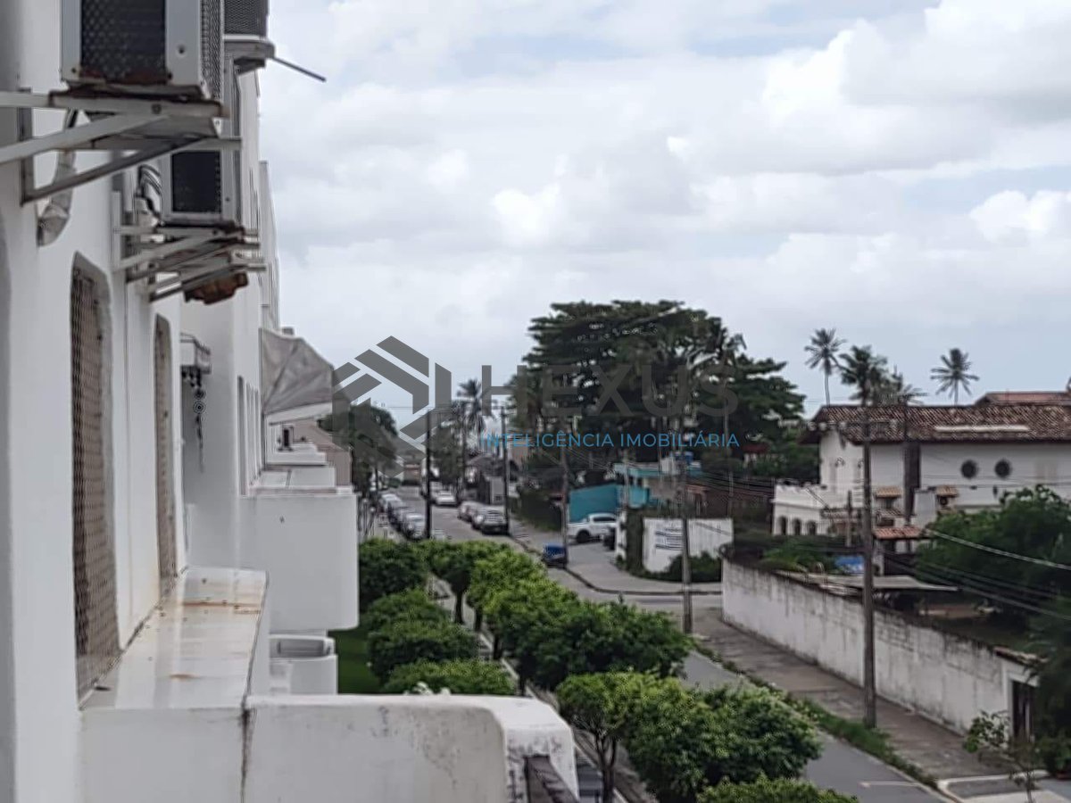 Foto 4 de Apartamento reformado com varanda e lazer na Praia da Enseada, Guaruja