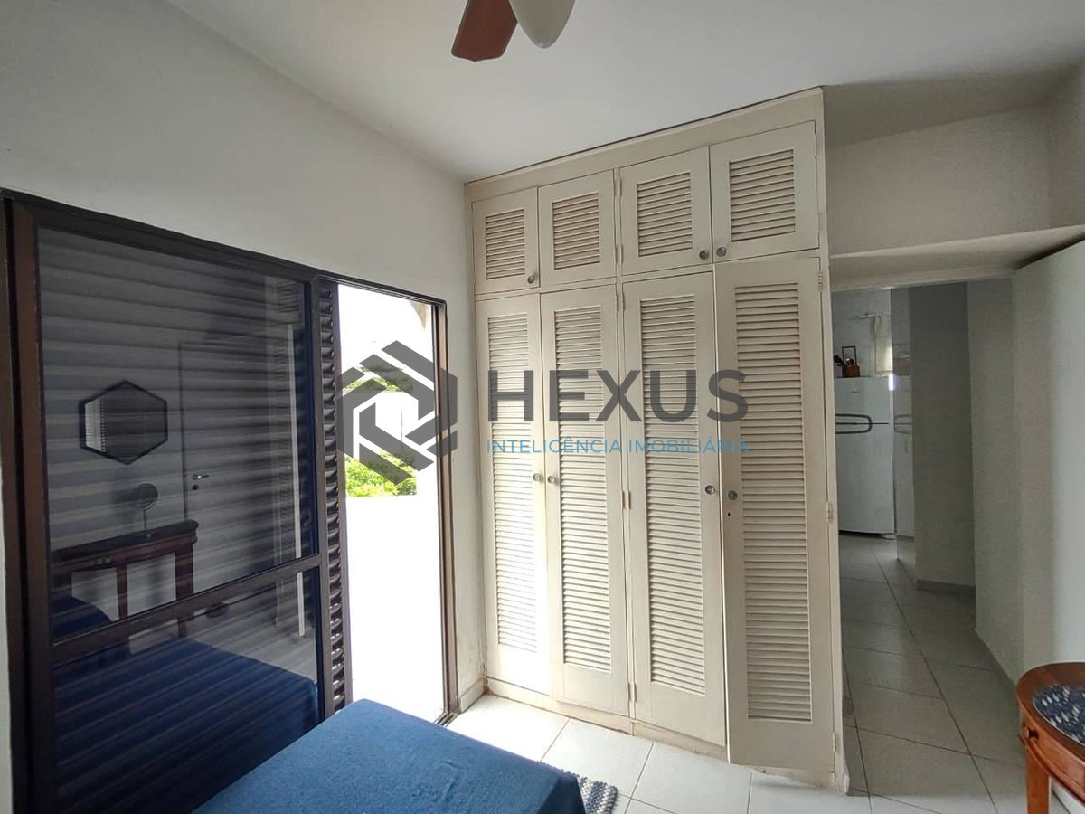 Foto 9 de Apartamento reformado com varanda e lazer na Praia da Enseada, Guaruja