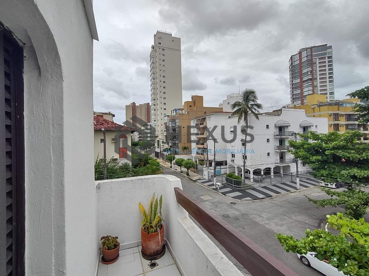 Foto 10 de Apartamento reformado com varanda e lazer na Praia da Enseada, Guaruja