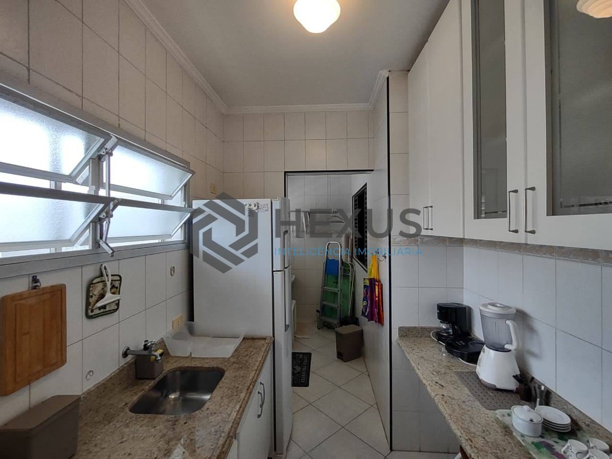 Foto 11 de Apartamento reformado com varanda e lazer na Praia da Enseada, Guaruja