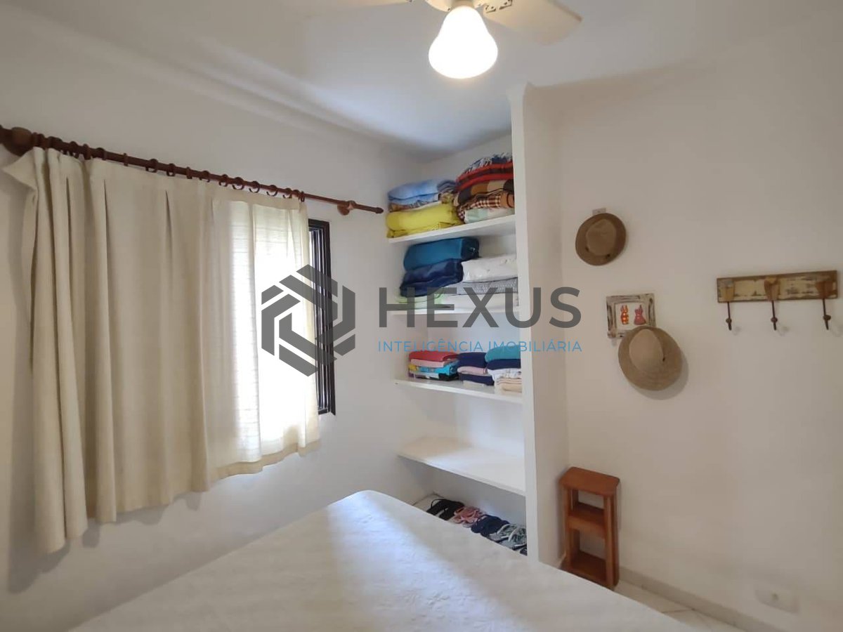 Foto 9 de Apartamento reformado com varanda e lazer na Praia da Enseada, Guaruja
