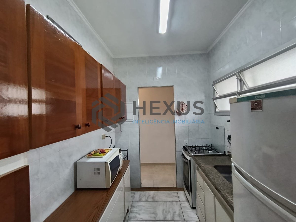 Foto 11 de Apartamento reformado com varanda na Praia da Enseada, Guaruja
