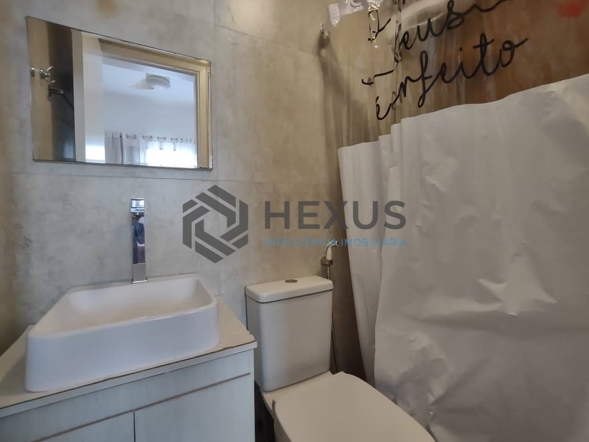 Foto 9 de Apartamento reformado com varanda na Praia da Enseada, Guaruja